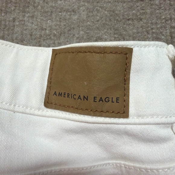 American Eagle White Distressed Denim Shorts Cutoff High Rise Size 8 0629 - Picture 6 of 6